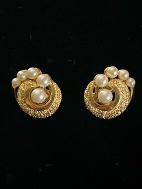 Vintage Crown Trifari Faux Pearl Swirl Clip-On Earrings